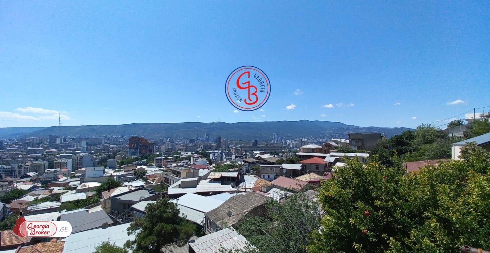 იყიდება ძველი გარემონტებული 6 ოთახიანი სახლი