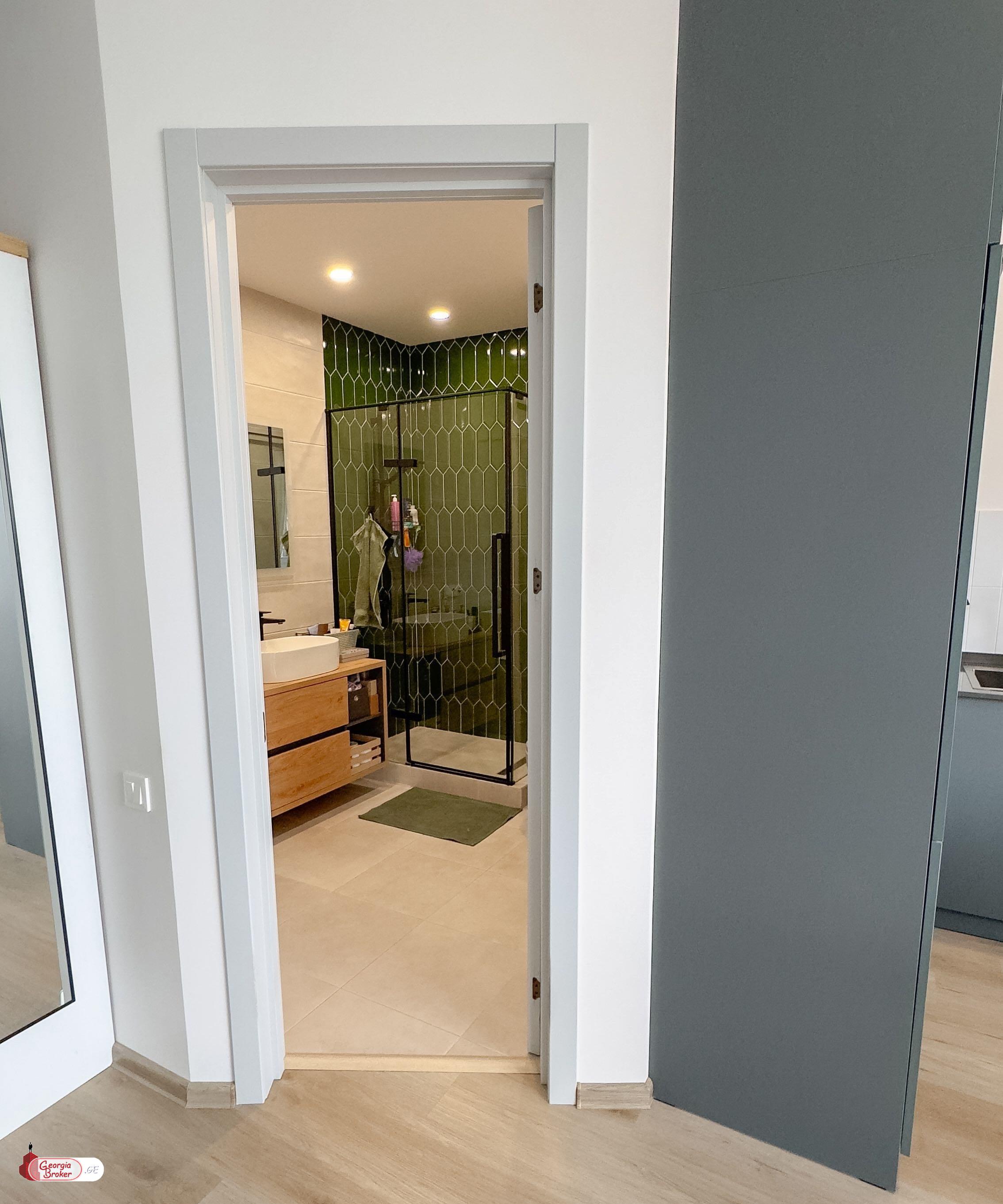 продается квартира с новым ремонтом 3-комнаты