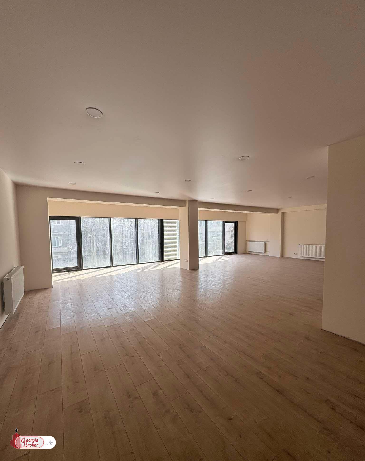 в аренду офис с новым ремонтом 1-комната