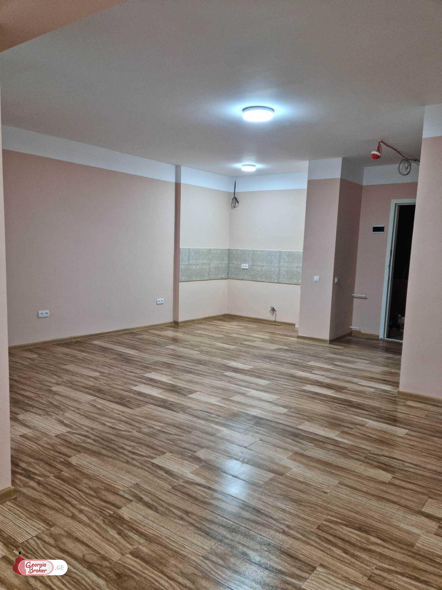 в аренду универсальное помещение с новым ремонтом 2-комнаты