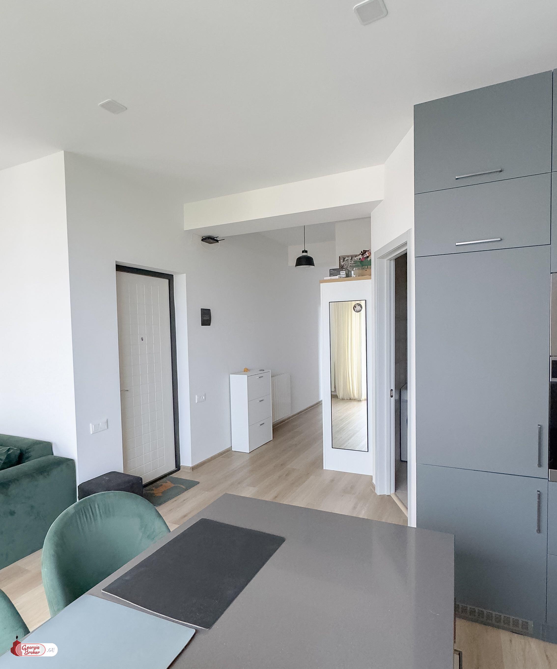 продается квартира с новым ремонтом 3-комнаты