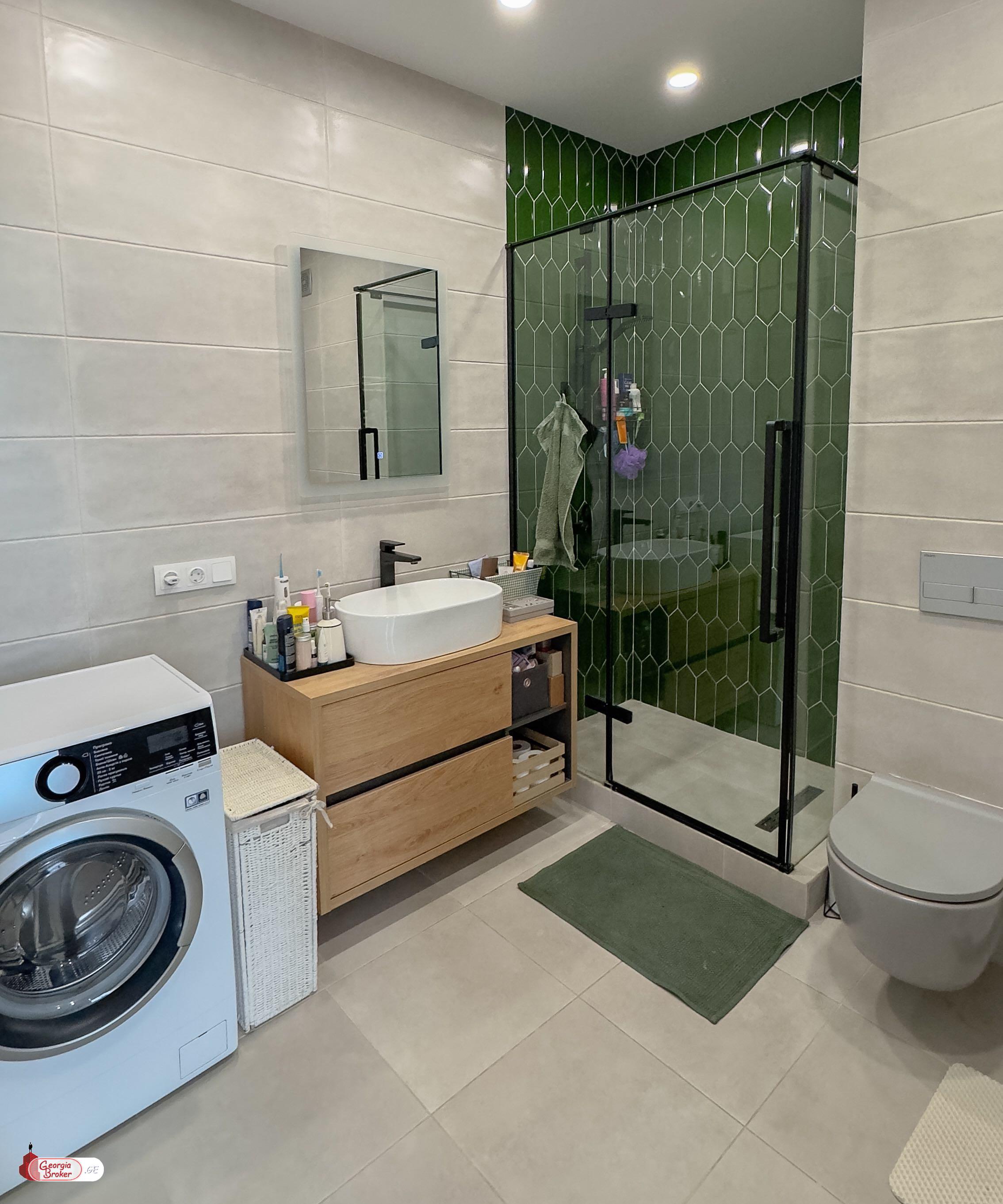 продается квартира с новым ремонтом 3-комнаты