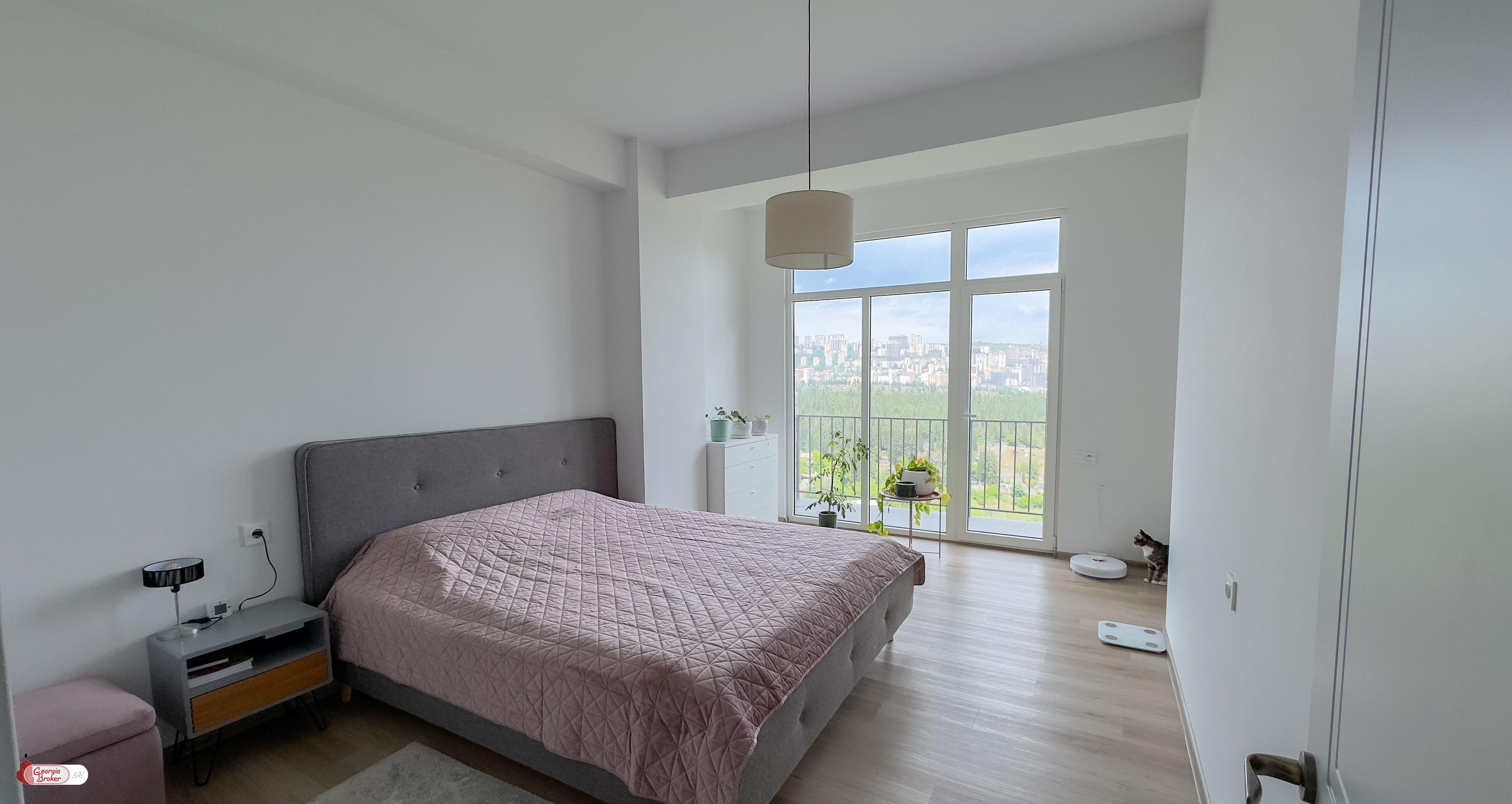 продается квартира с новым ремонтом 3-комнаты