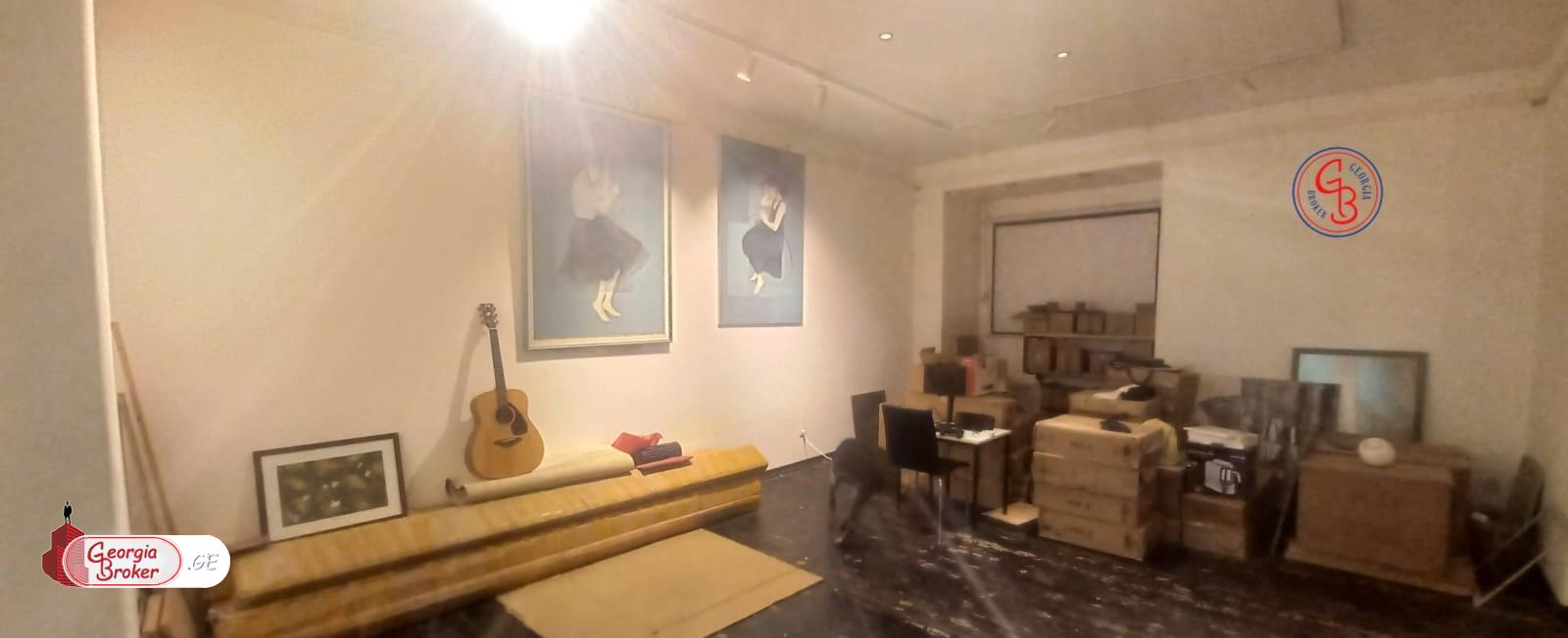 იყიდება ახალი გარემონტებული უნივერსალური ფართი