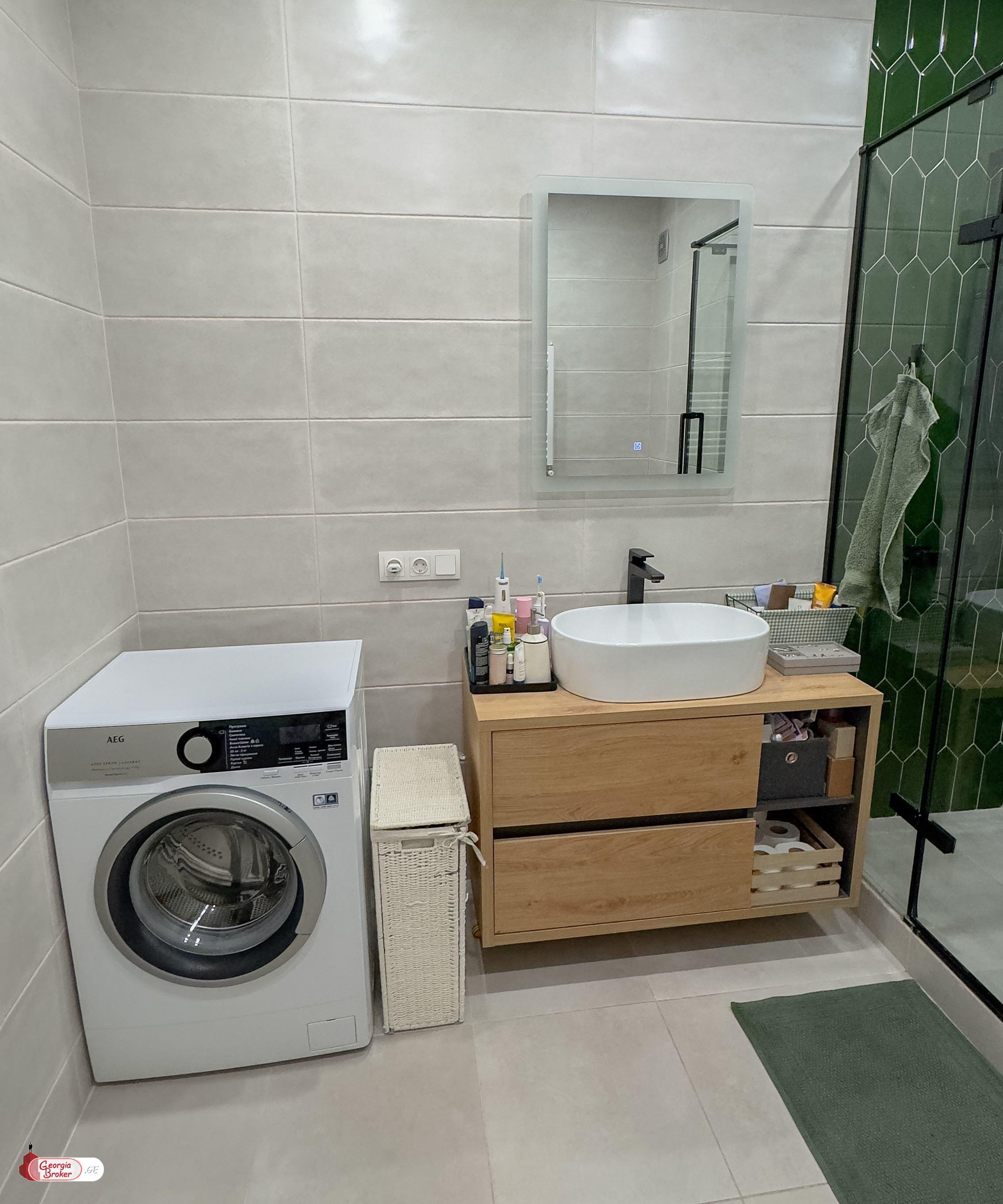 продается квартира с новым ремонтом 3-комнаты