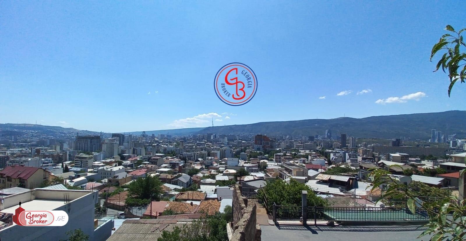 იყიდება ძველი გარემონტებული 6 ოთახიანი სახლი