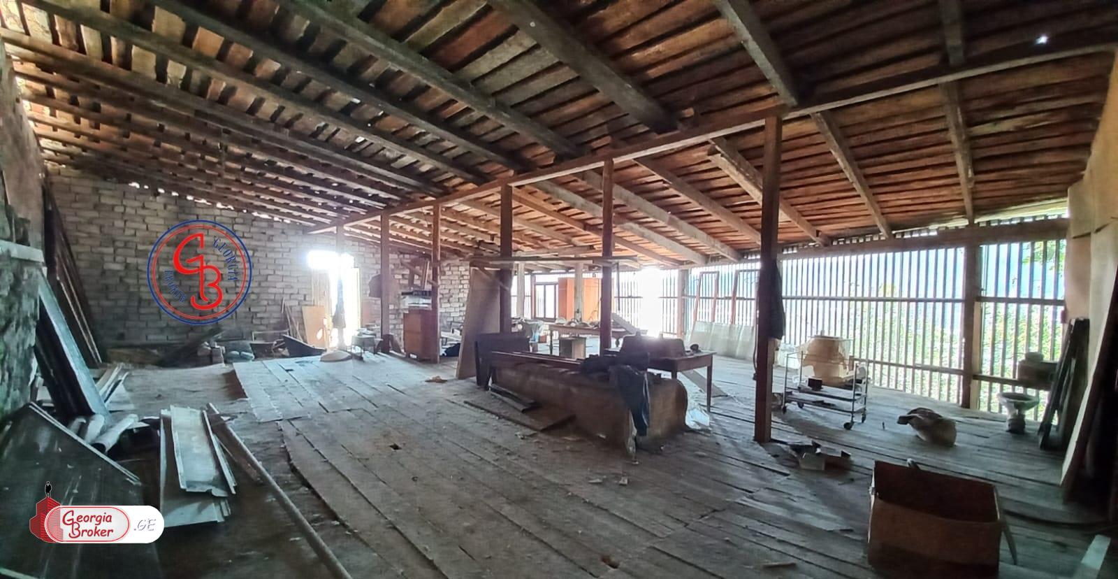 იყიდება ძველი გარემონტებული 6 ოთახიანი სახლი