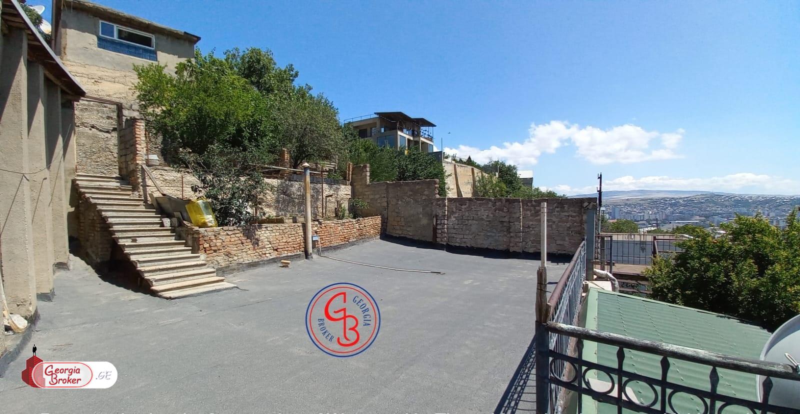 იყიდება ძველი გარემონტებული 6 ოთახიანი სახლი