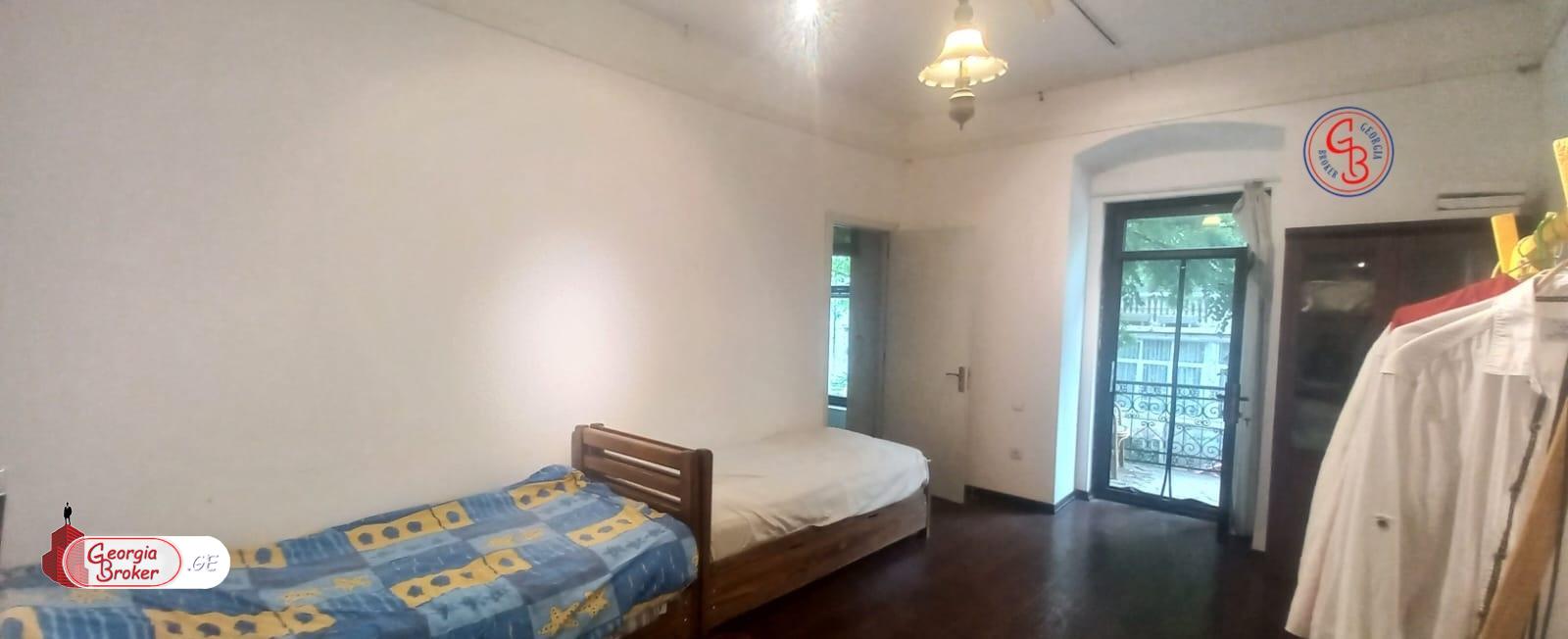 იყიდება ახალი გარემონტებული უნივერსალური ფართი