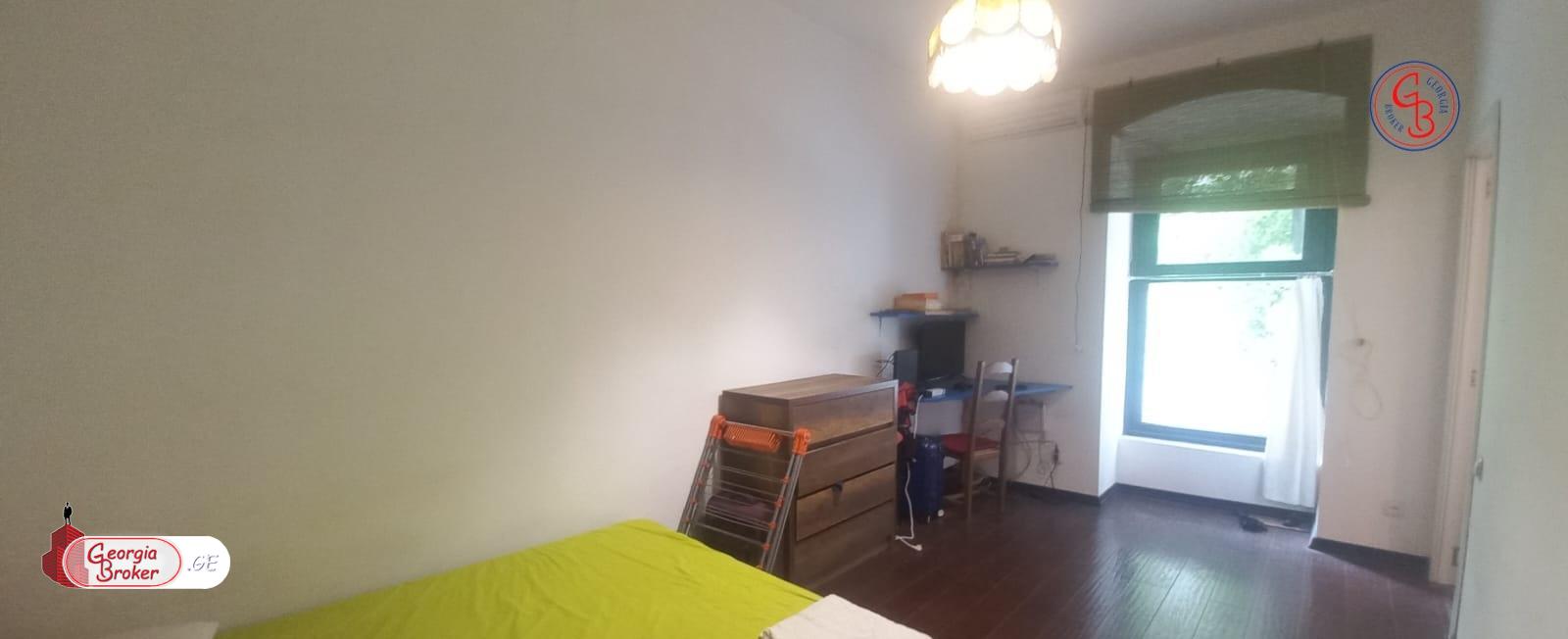 იყიდება ახალი გარემონტებული უნივერსალური ფართი