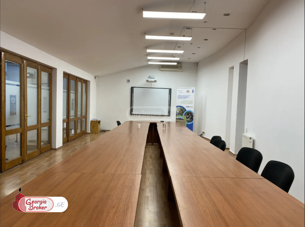 в аренду офис с новым ремонтом 22-комнат