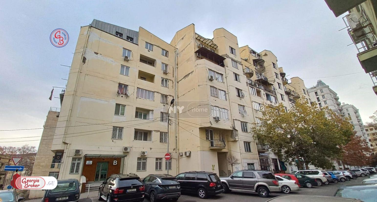 იყიდება ძველი გარემონტებული 4 ოთახიანი ბინა