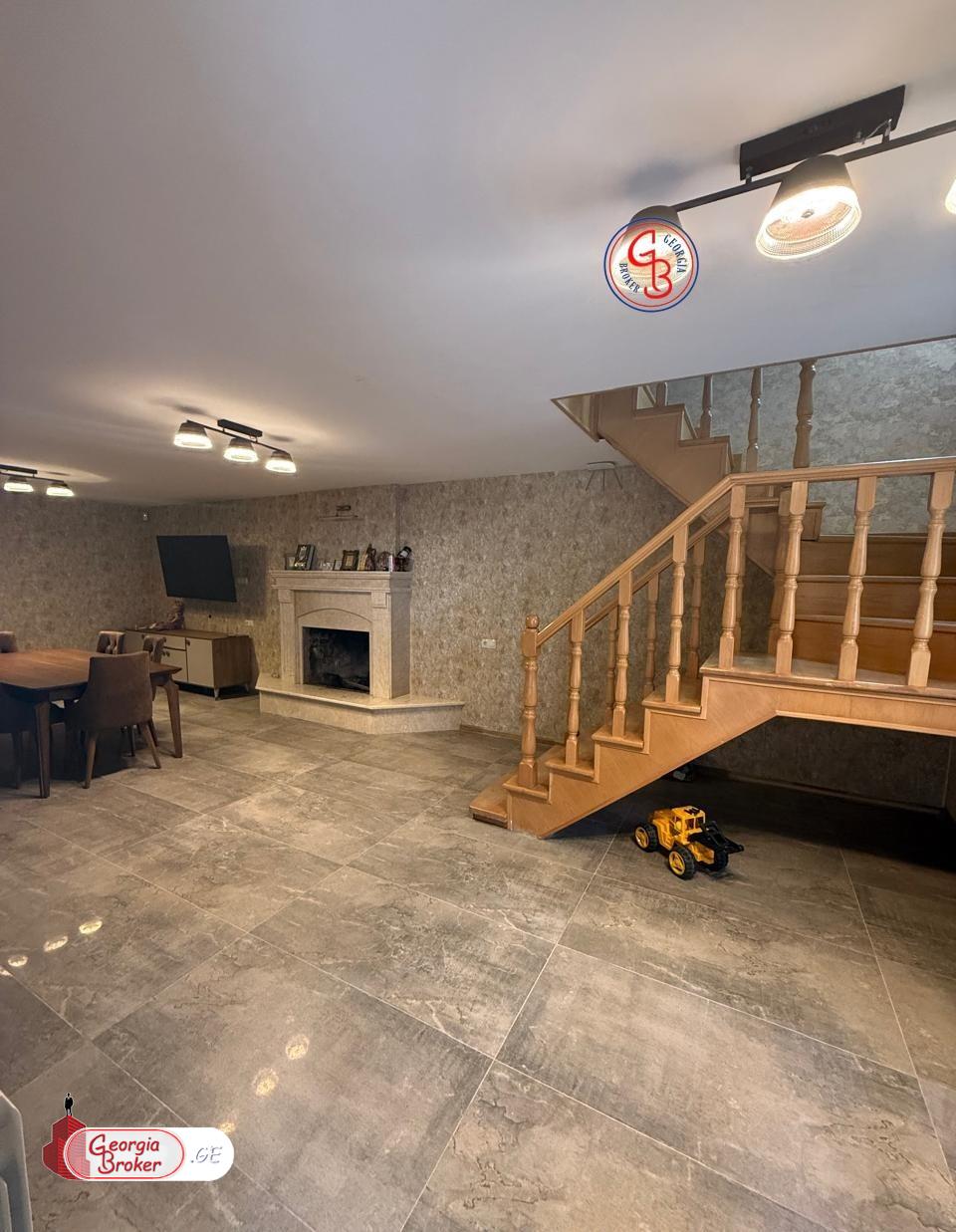 იყიდება ახალი გარემონტებული 6 ოთახიანი სახლი