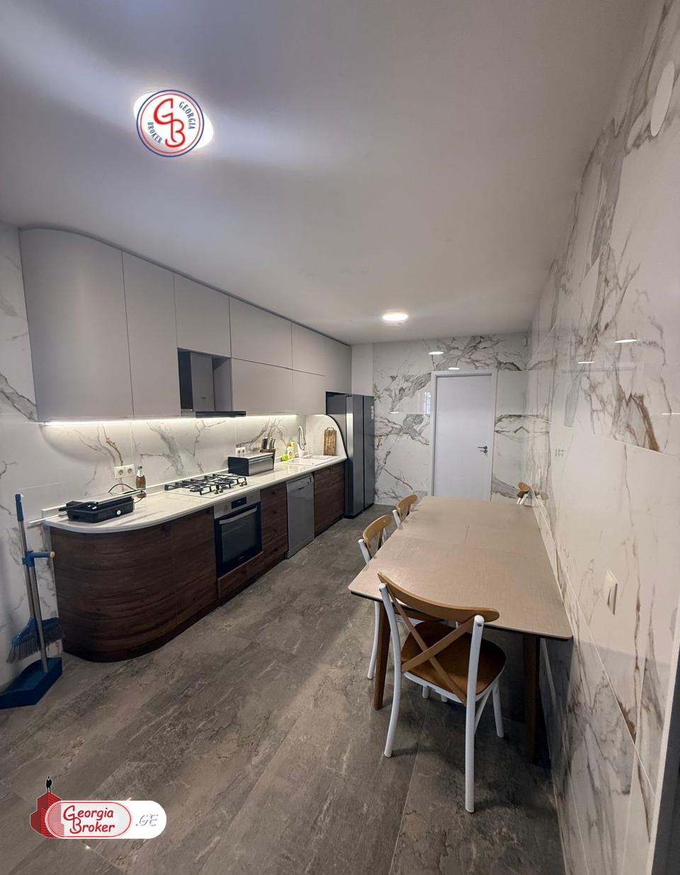 იყიდება ახალი გარემონტებული 6 ოთახიანი სახლი