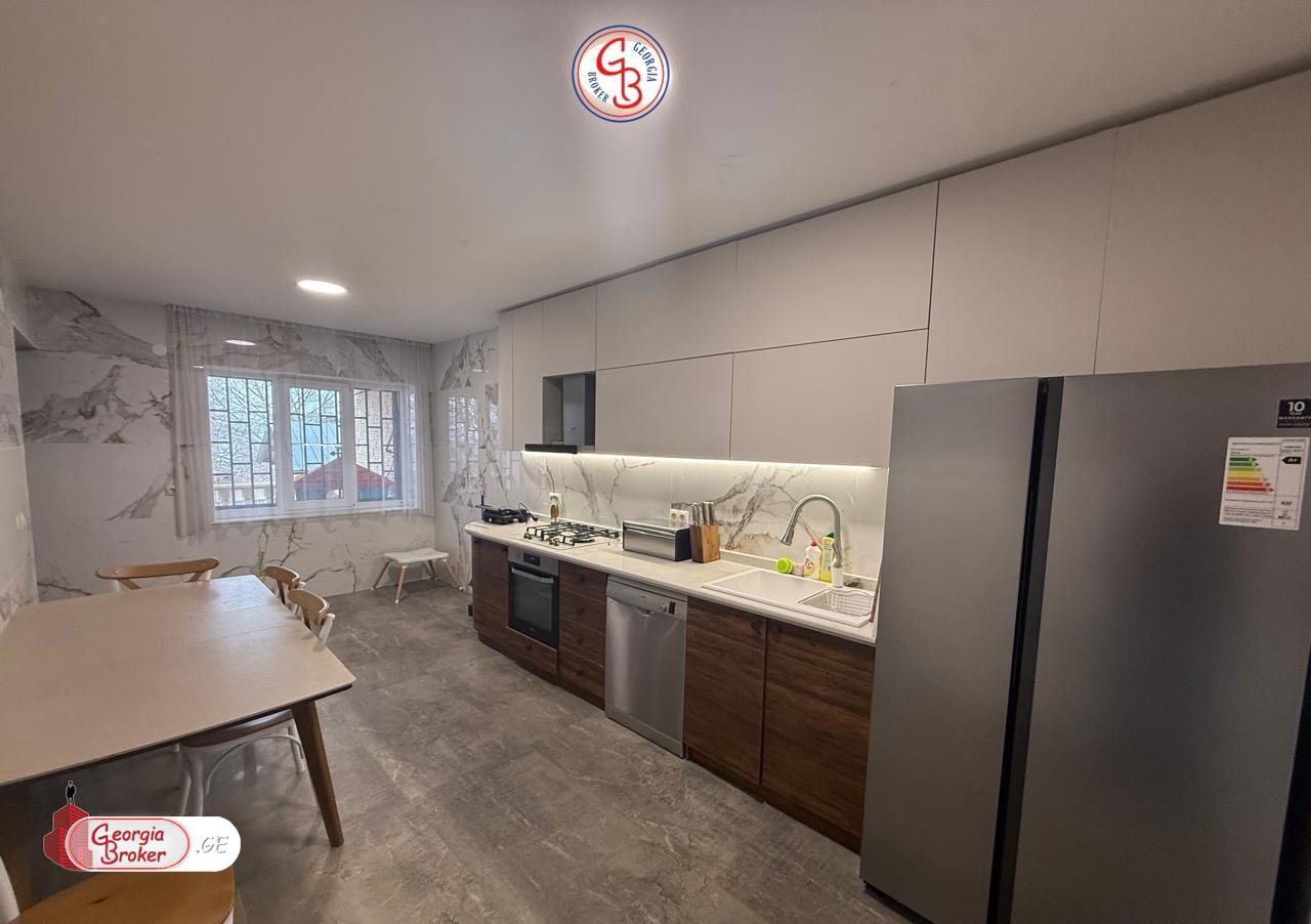 იყიდება ახალი გარემონტებული 6 ოთახიანი სახლი