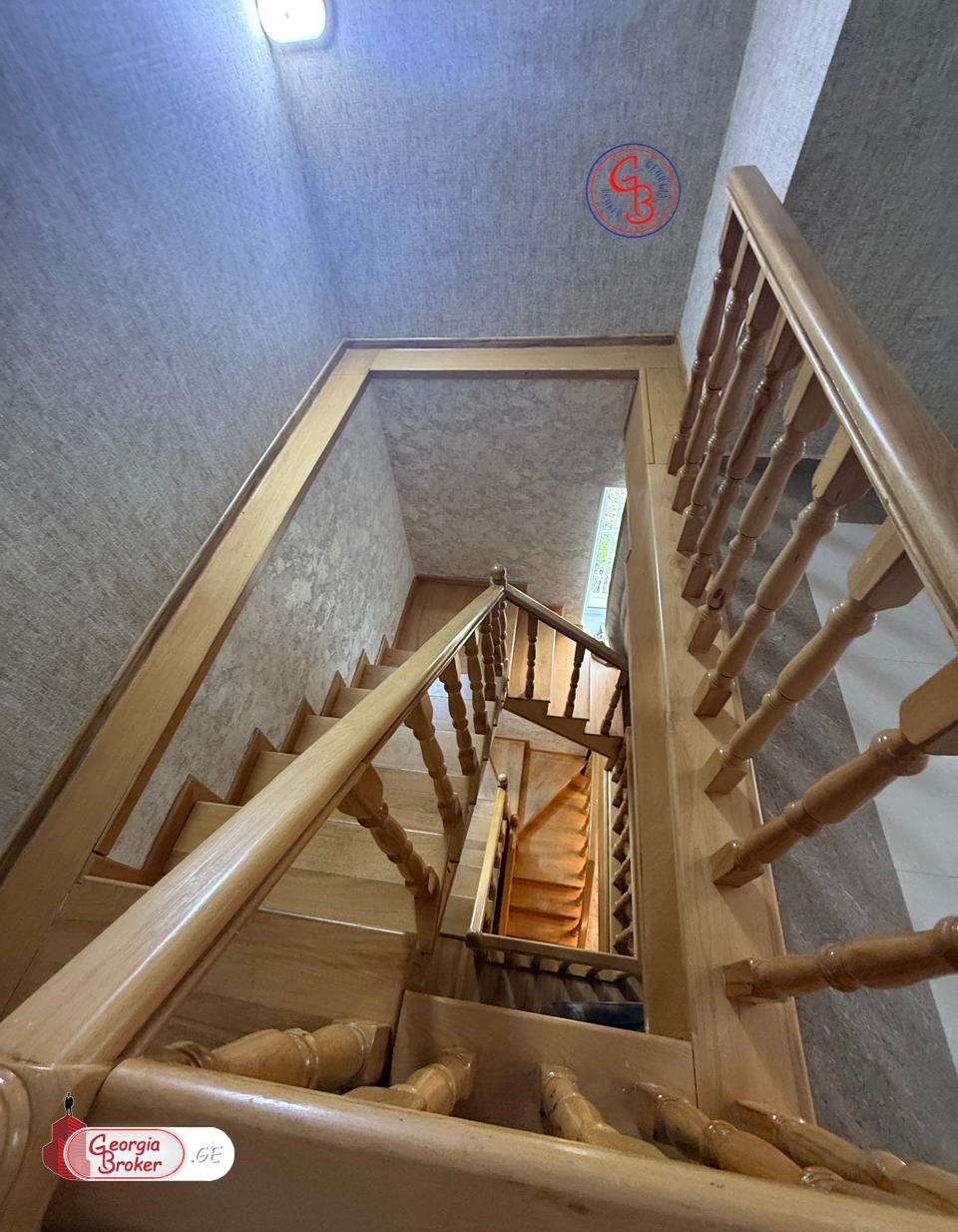 იყიდება ახალი გარემონტებული 6 ოთახიანი სახლი