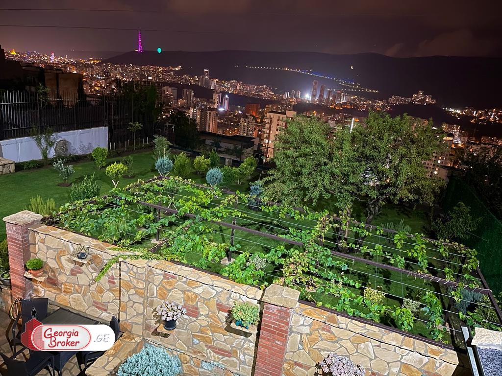 nearly repaired 11-room house for sale