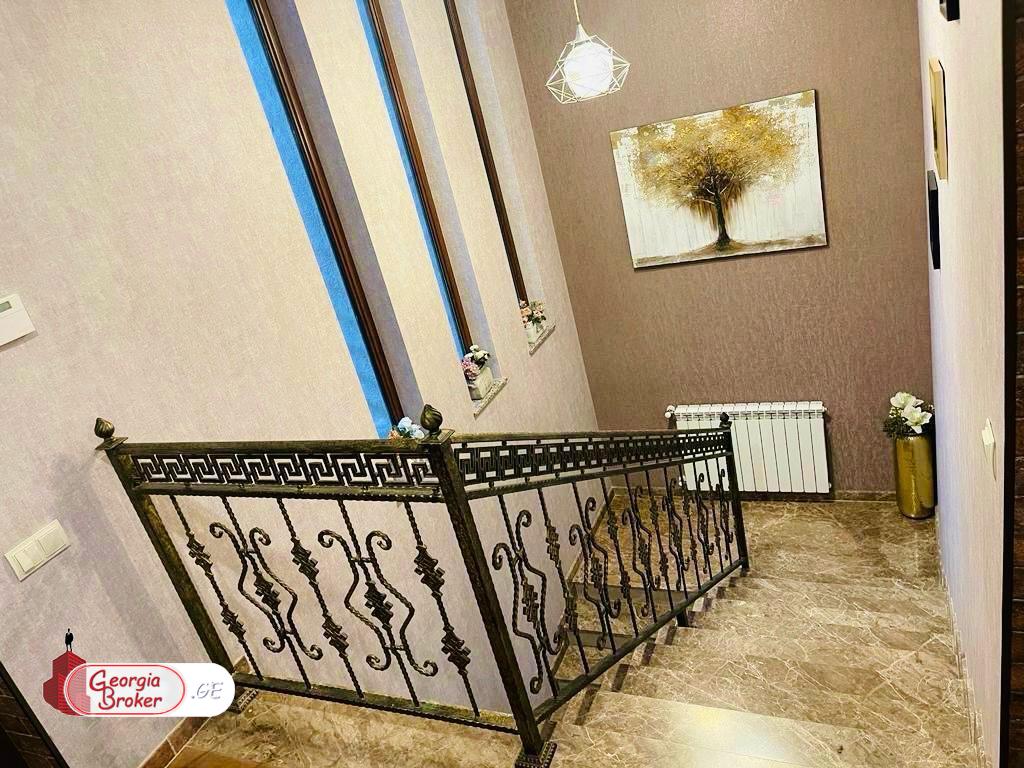 nearly repaired 11-room house for sale