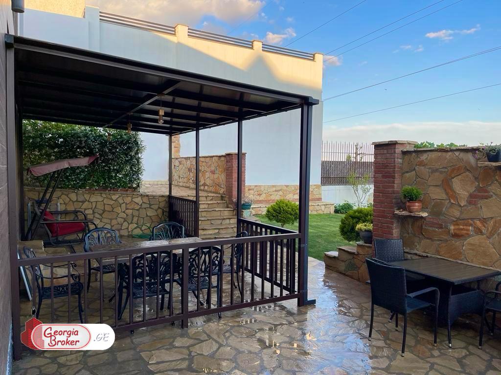 nearly repaired 11-room house for sale