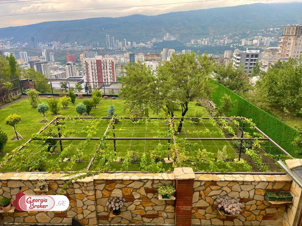 nearly repaired 11-room house for sale