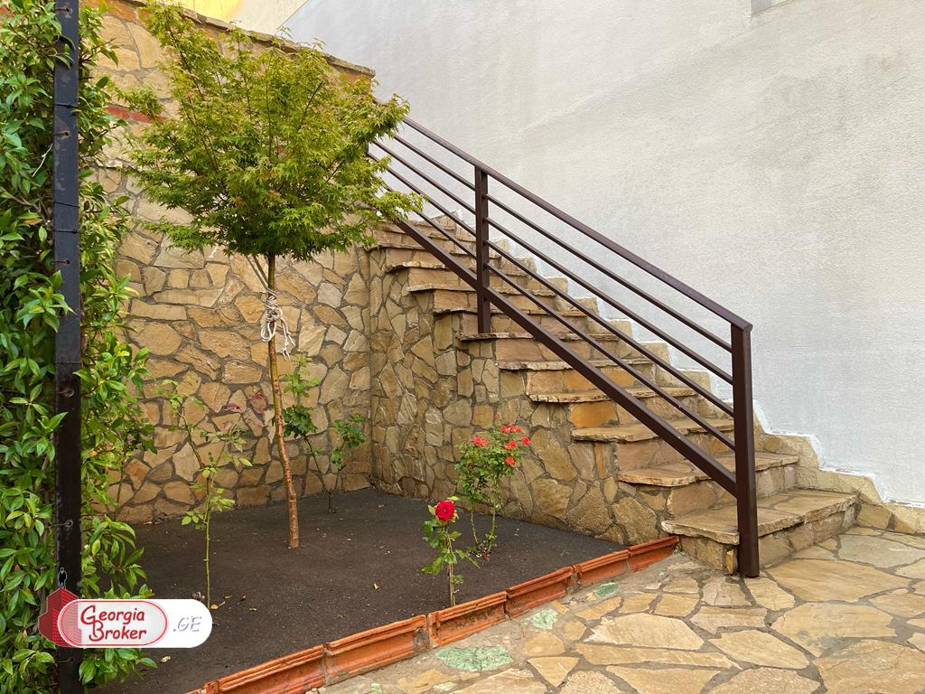 nearly repaired 11-room house for sale