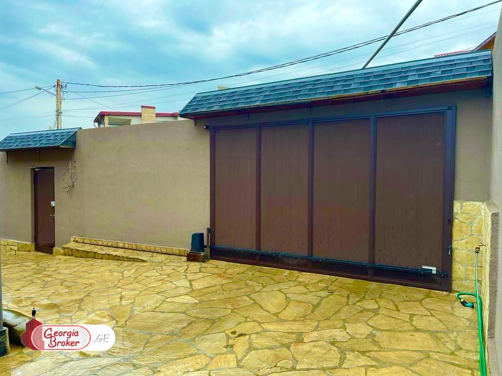 nearly repaired 11-room house for sale