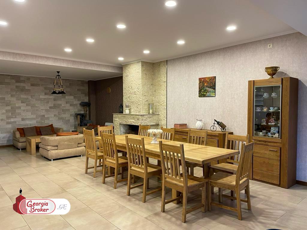 nearly repaired 11-room house for sale