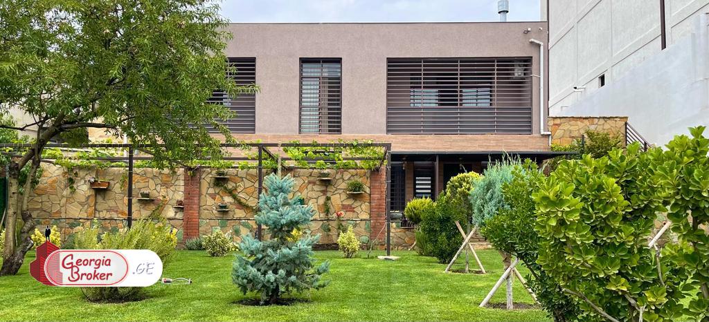 nearly repaired 11-room house for sale