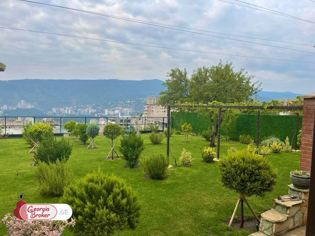 nearly repaired 11-room house for sale