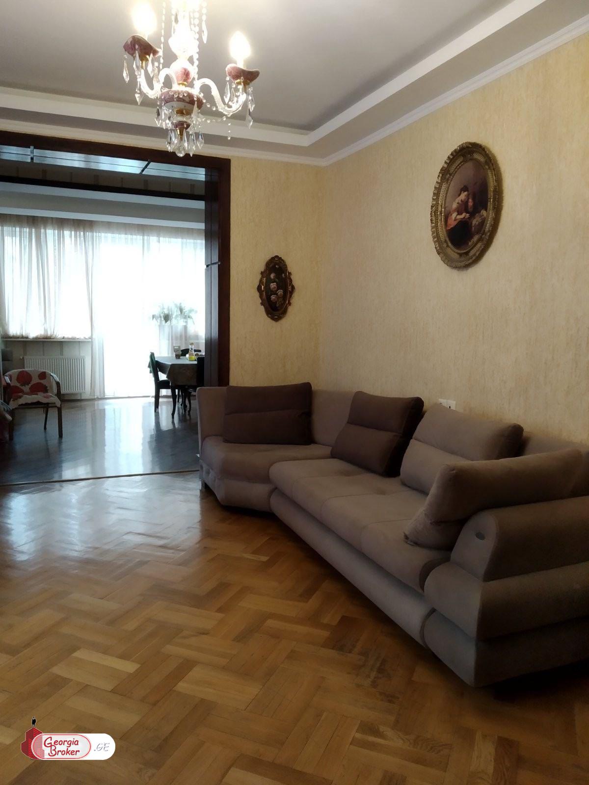 იყიდება ახალი გარემონტებული 4 ოთახიანი ბინა