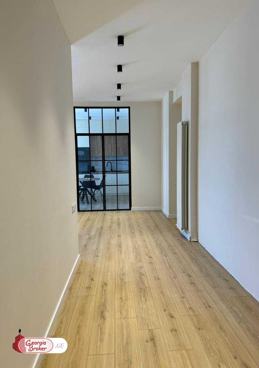 продается квартира с новым ремонтом 5-комнат