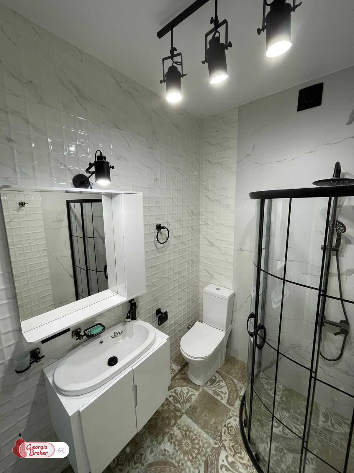 продается квартира с новым ремонтом 3-комнаты