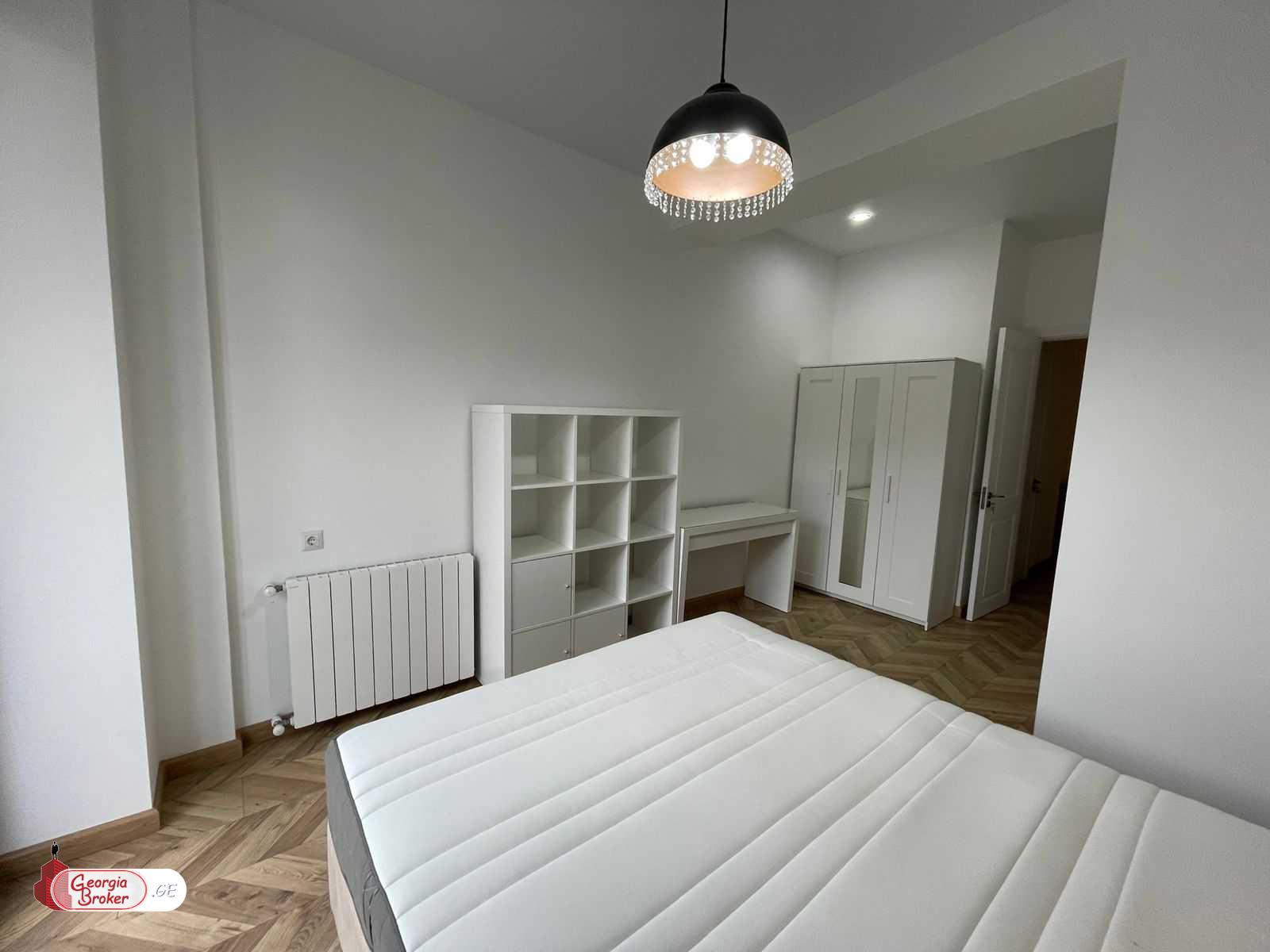 продается квартира с новым ремонтом 3-комнаты