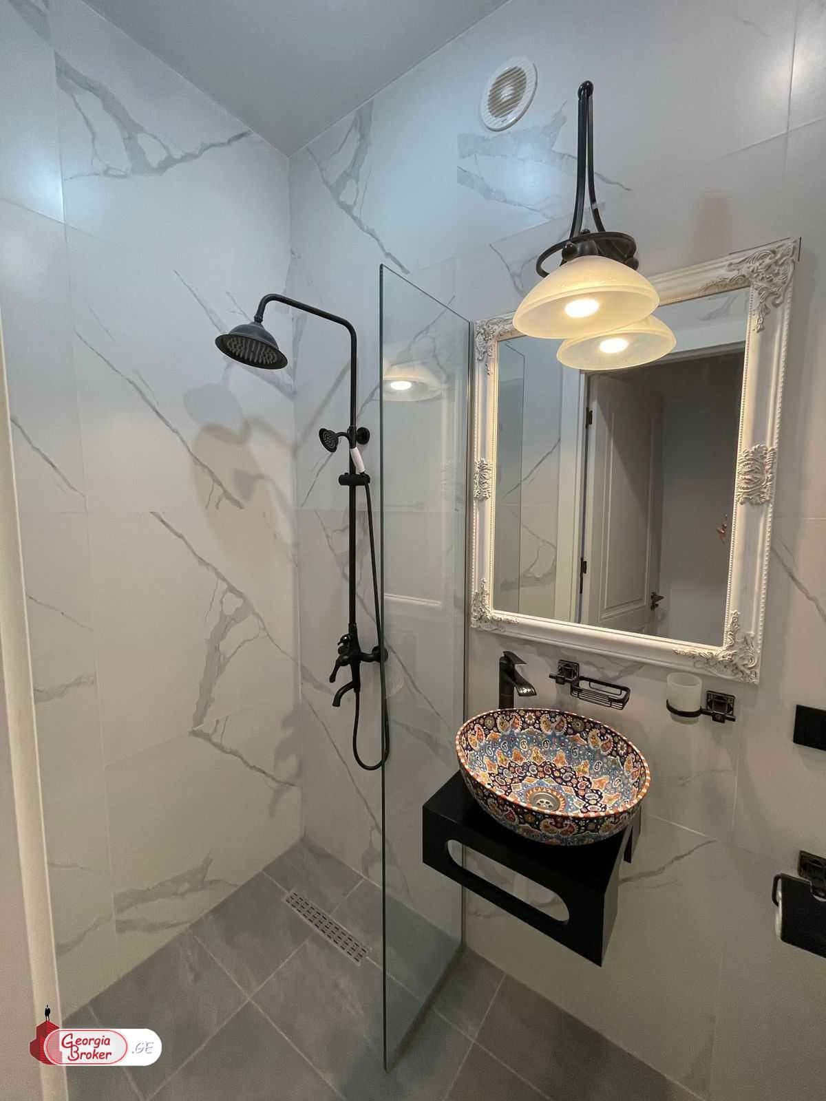 продается квартира с новым ремонтом 3-комнаты