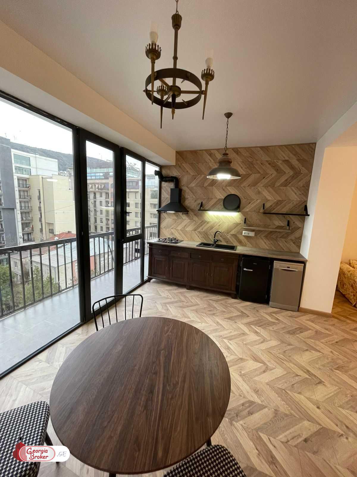 продается квартира с новым ремонтом 3-комнаты