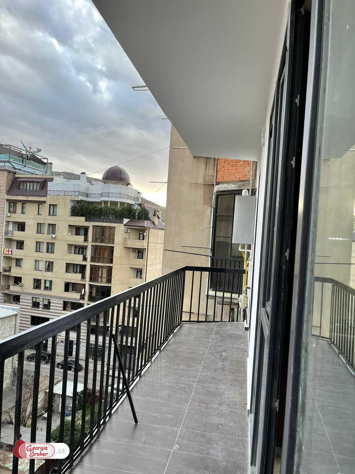 продается квартира с новым ремонтом 3-комнаты