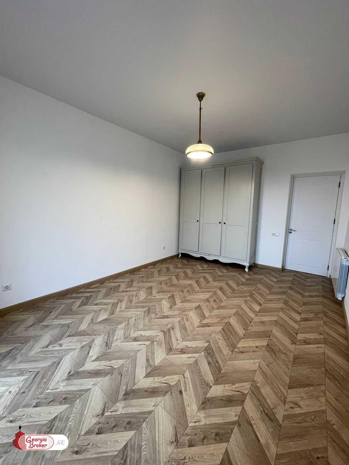 продается квартира с новым ремонтом 3-комнаты