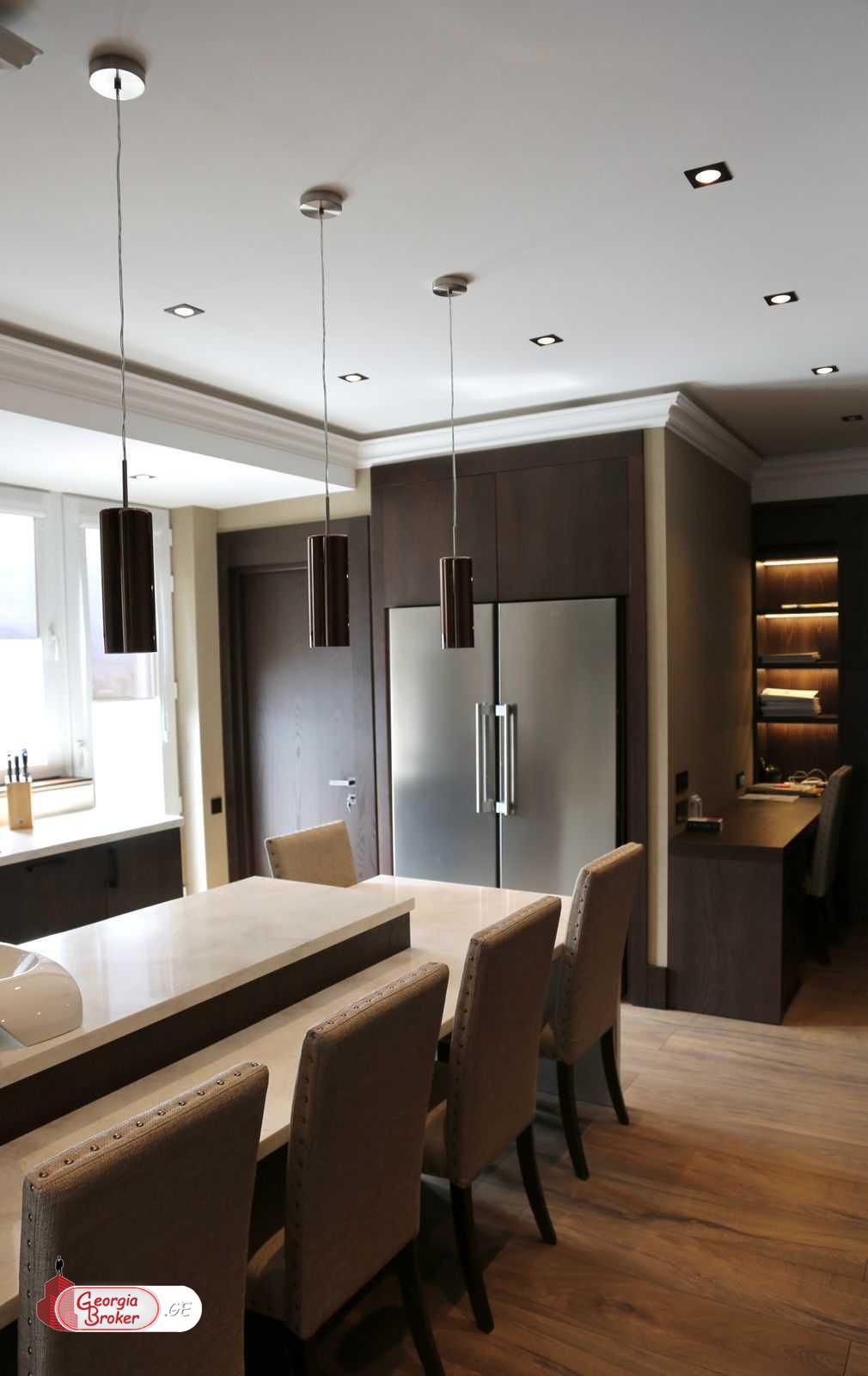 продается квартира с новым ремонтом 4-комнаты