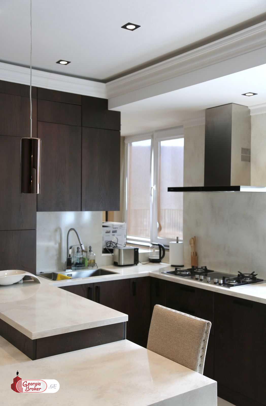 продается квартира с новым ремонтом 4-комнаты