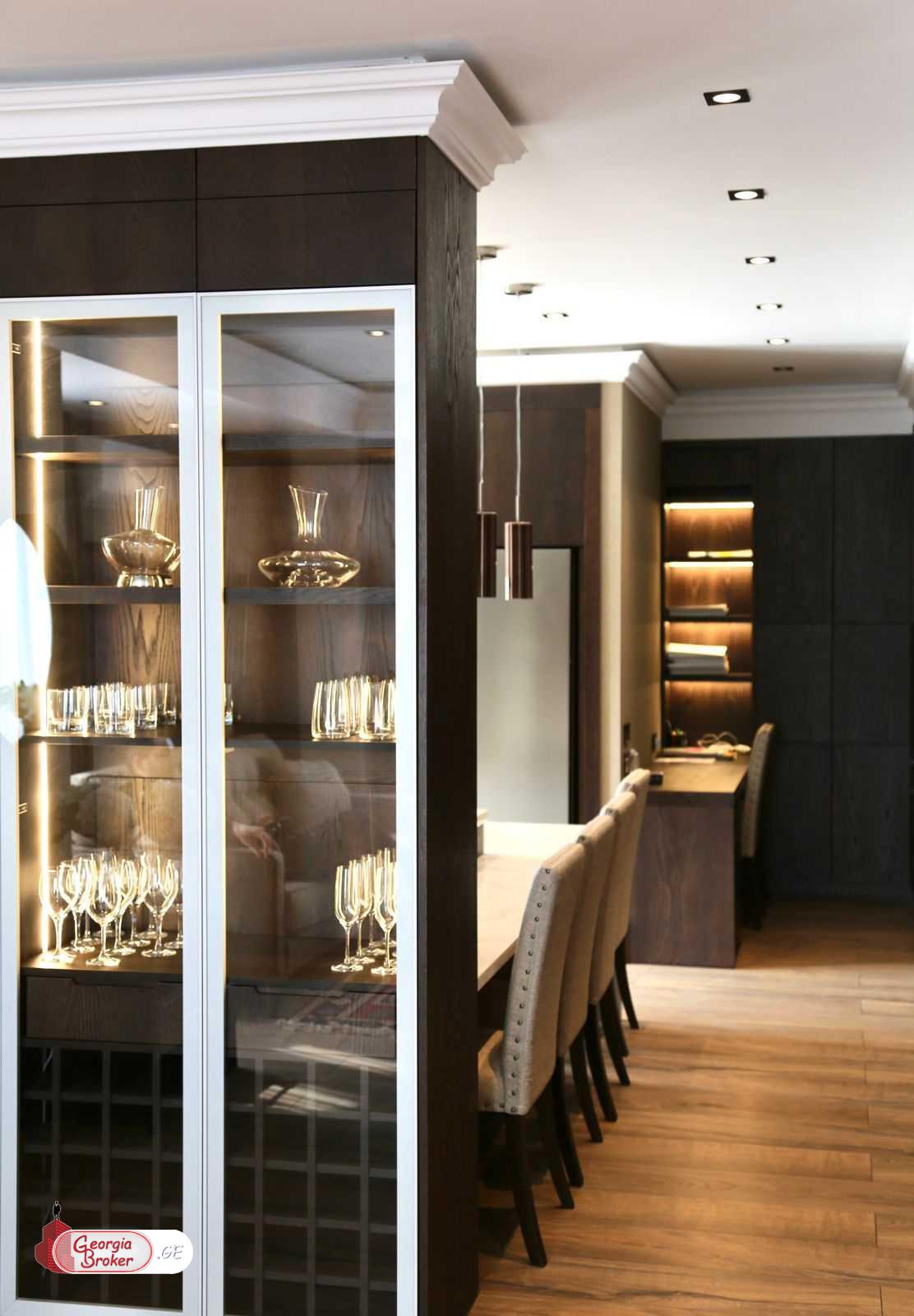 продается квартира с новым ремонтом 4-комнаты