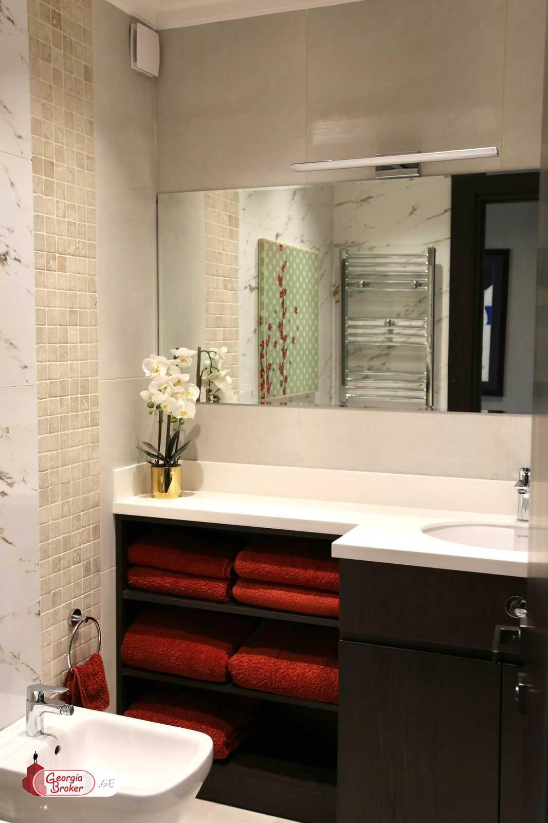 продается квартира с новым ремонтом 4-комнаты