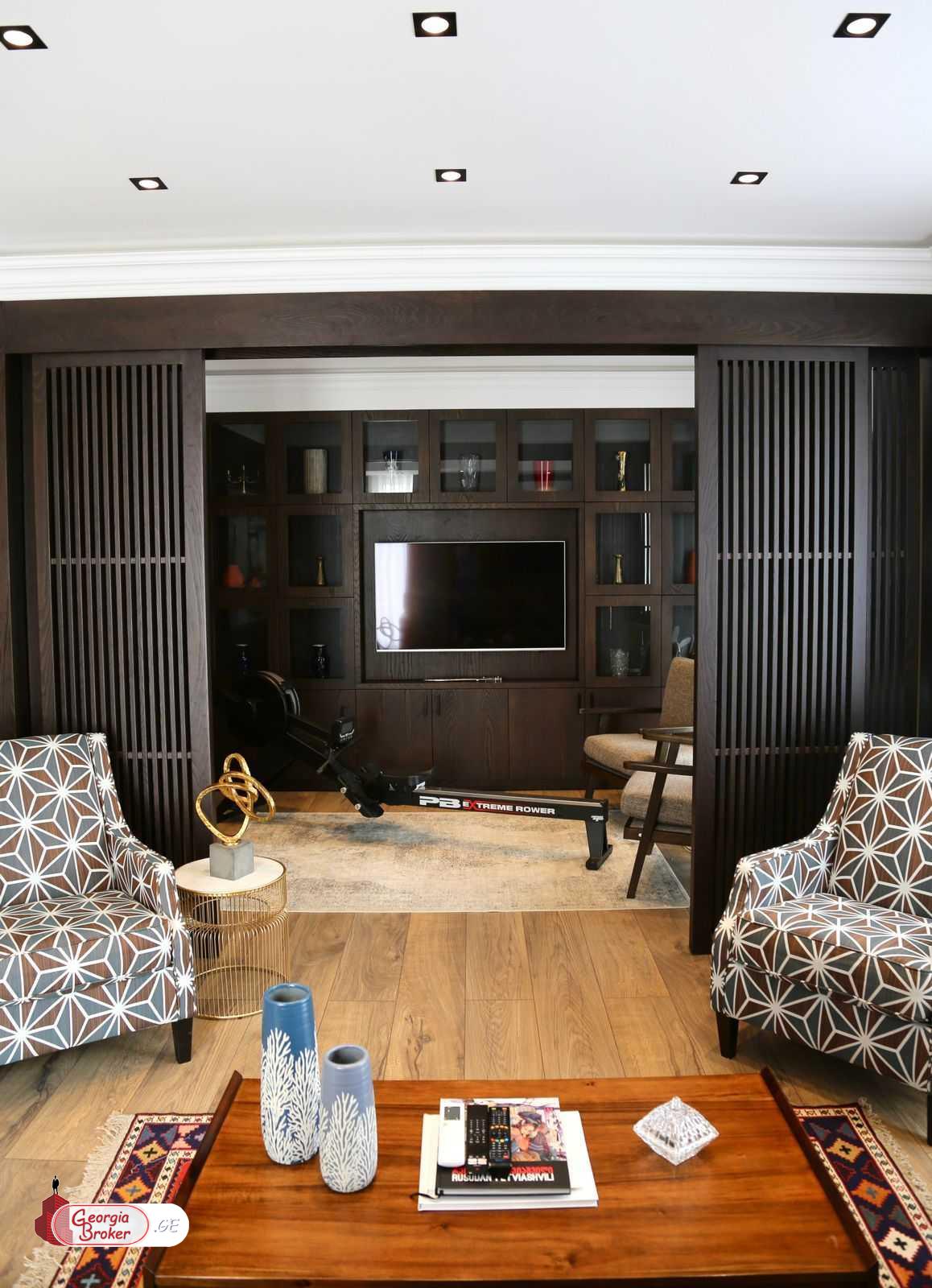 продается квартира с новым ремонтом 4-комнаты