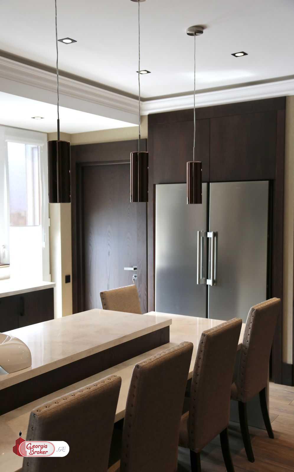 продается квартира с новым ремонтом 4-комнаты