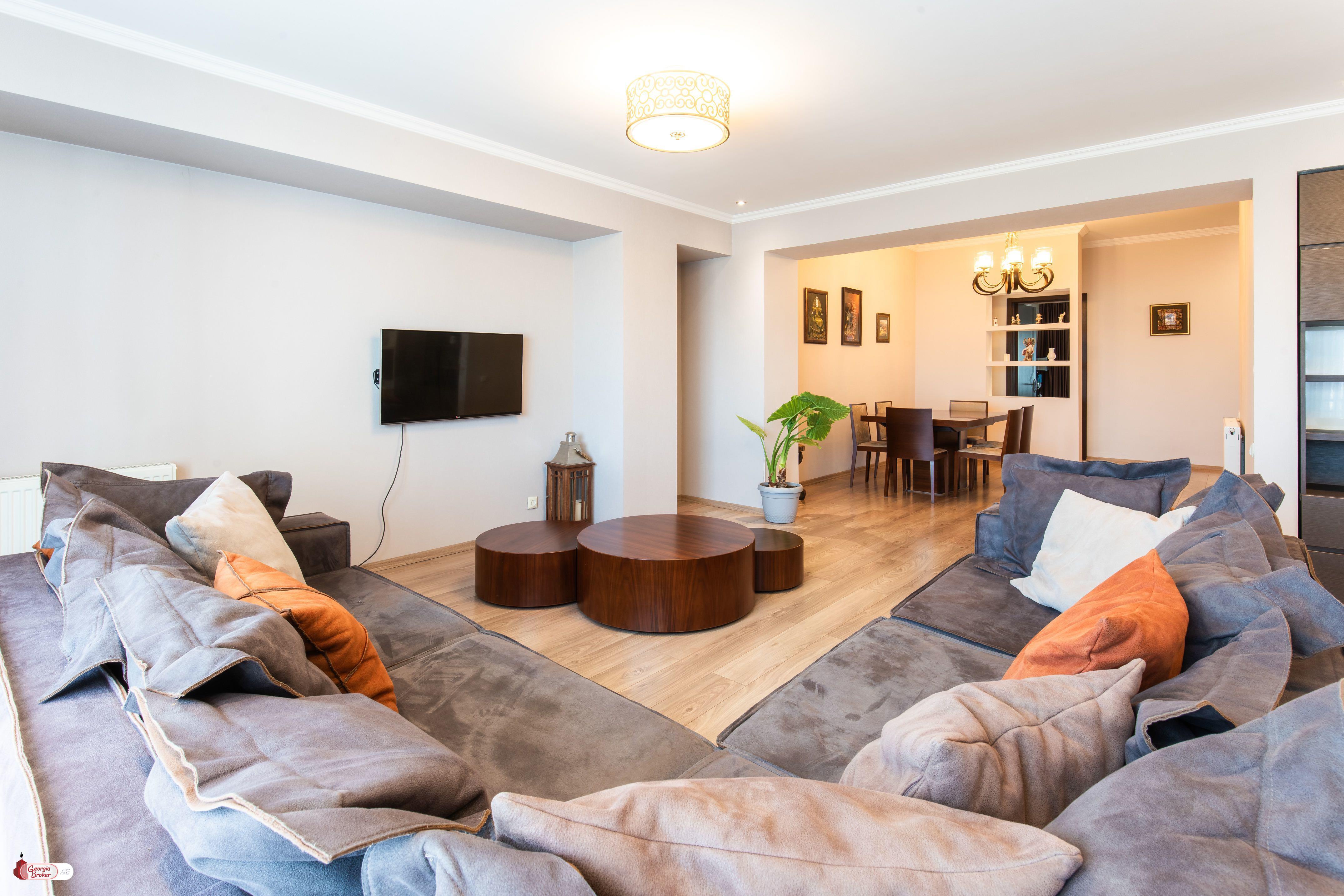 იყიდება ახალი გარემონტებული 3 ოთახიანი ბინა