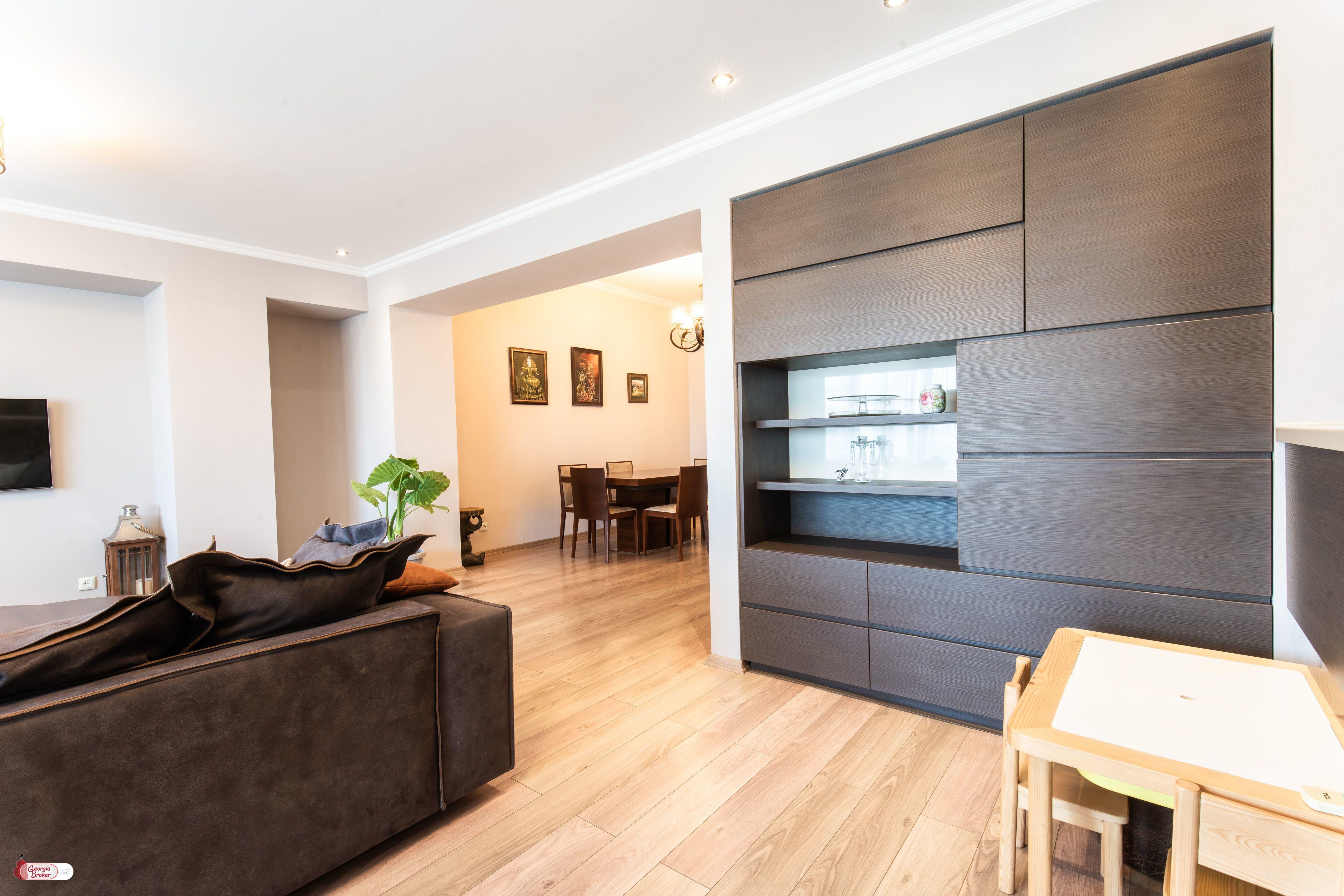 იყიდება ახალი გარემონტებული 3 ოთახიანი ბინა