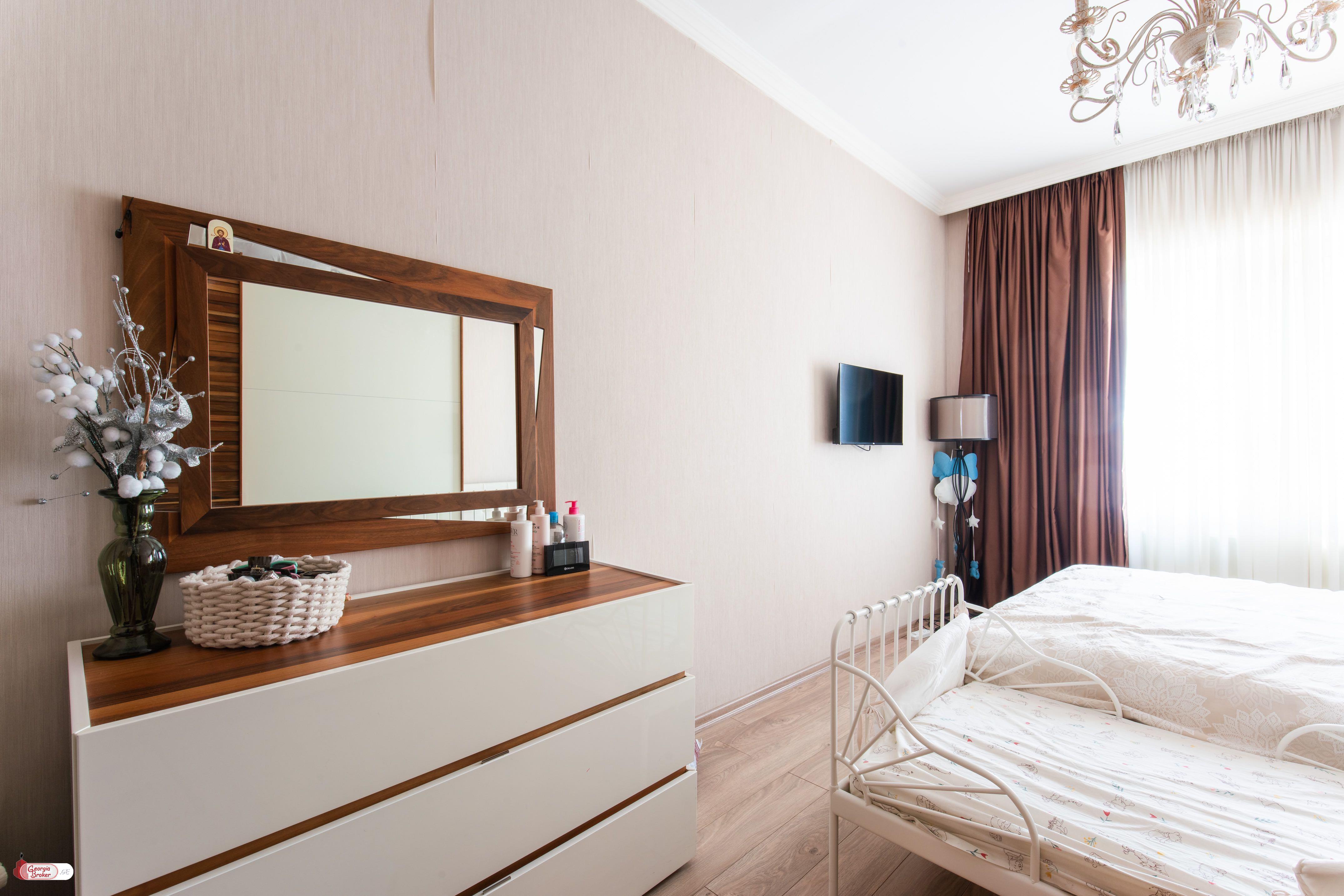 იყიდება ახალი გარემონტებული 3 ოთახიანი ბინა