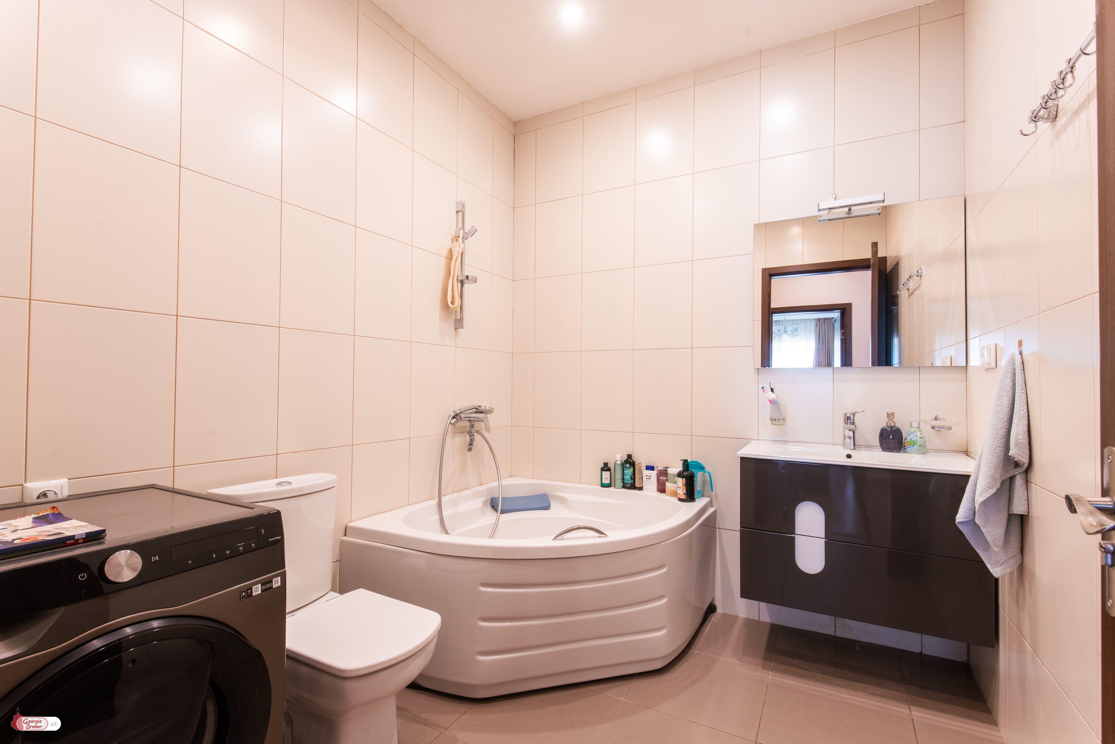 იყიდება ახალი გარემონტებული 3 ოთახიანი ბინა