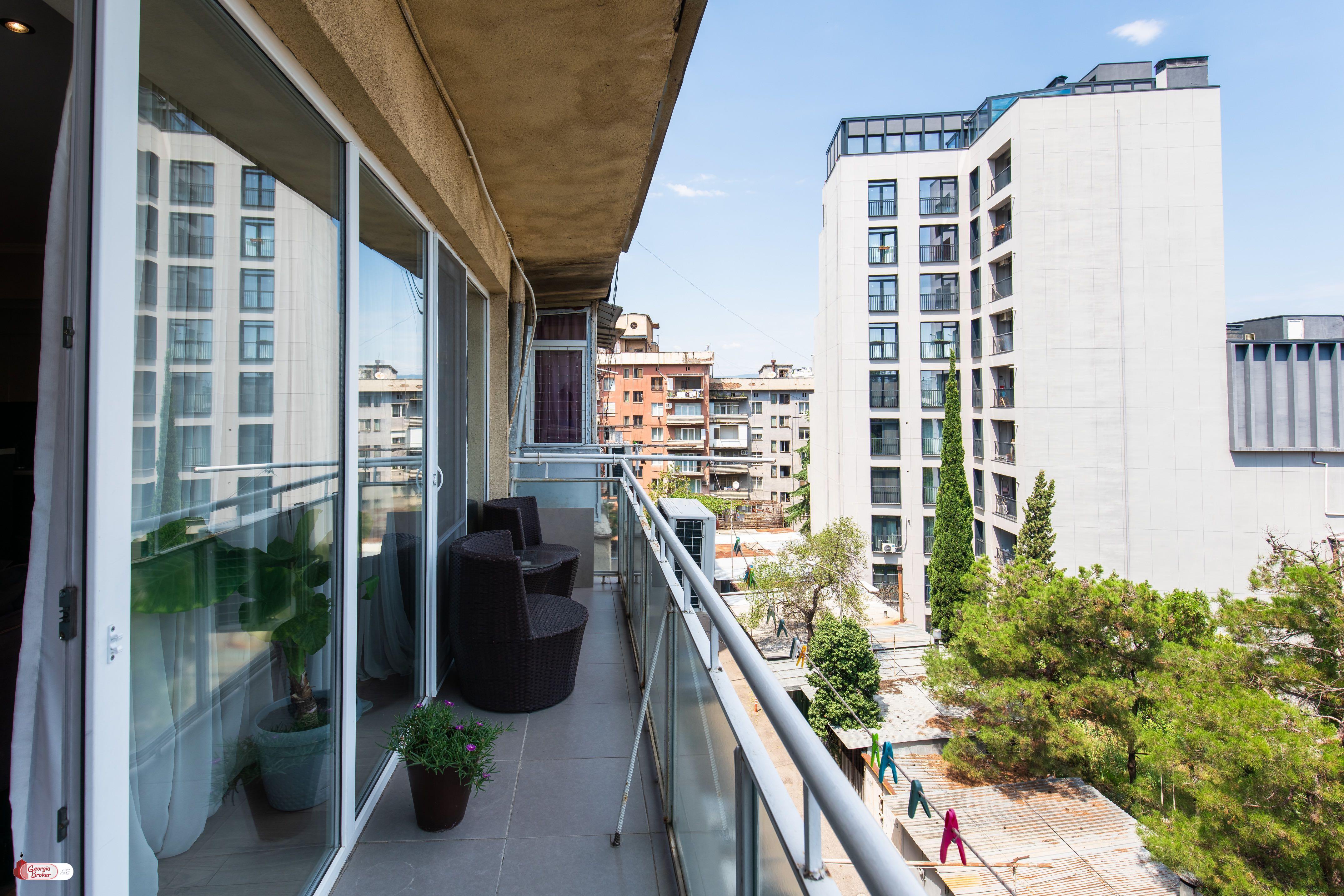 იყიდება ახალი გარემონტებული 3 ოთახიანი ბინა