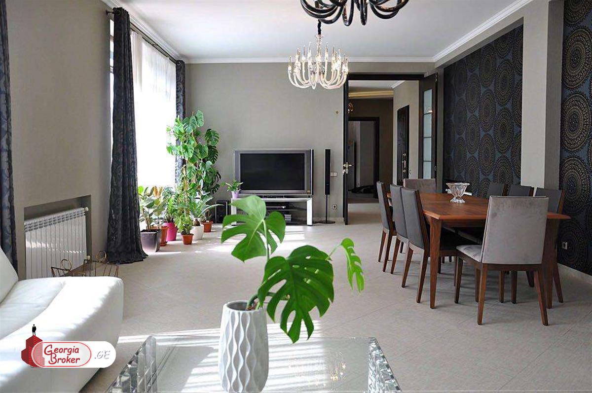 nearly repaired 7-room apartment for sale