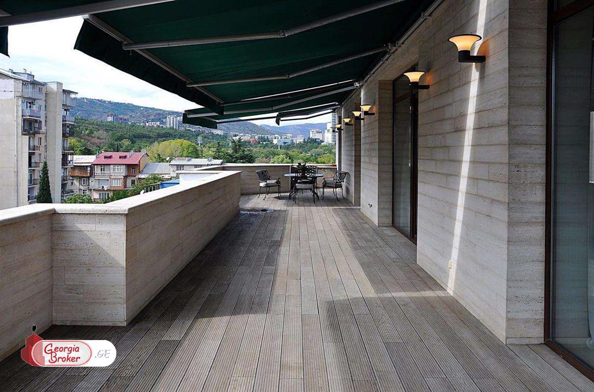 nearly repaired 7-room apartment for sale